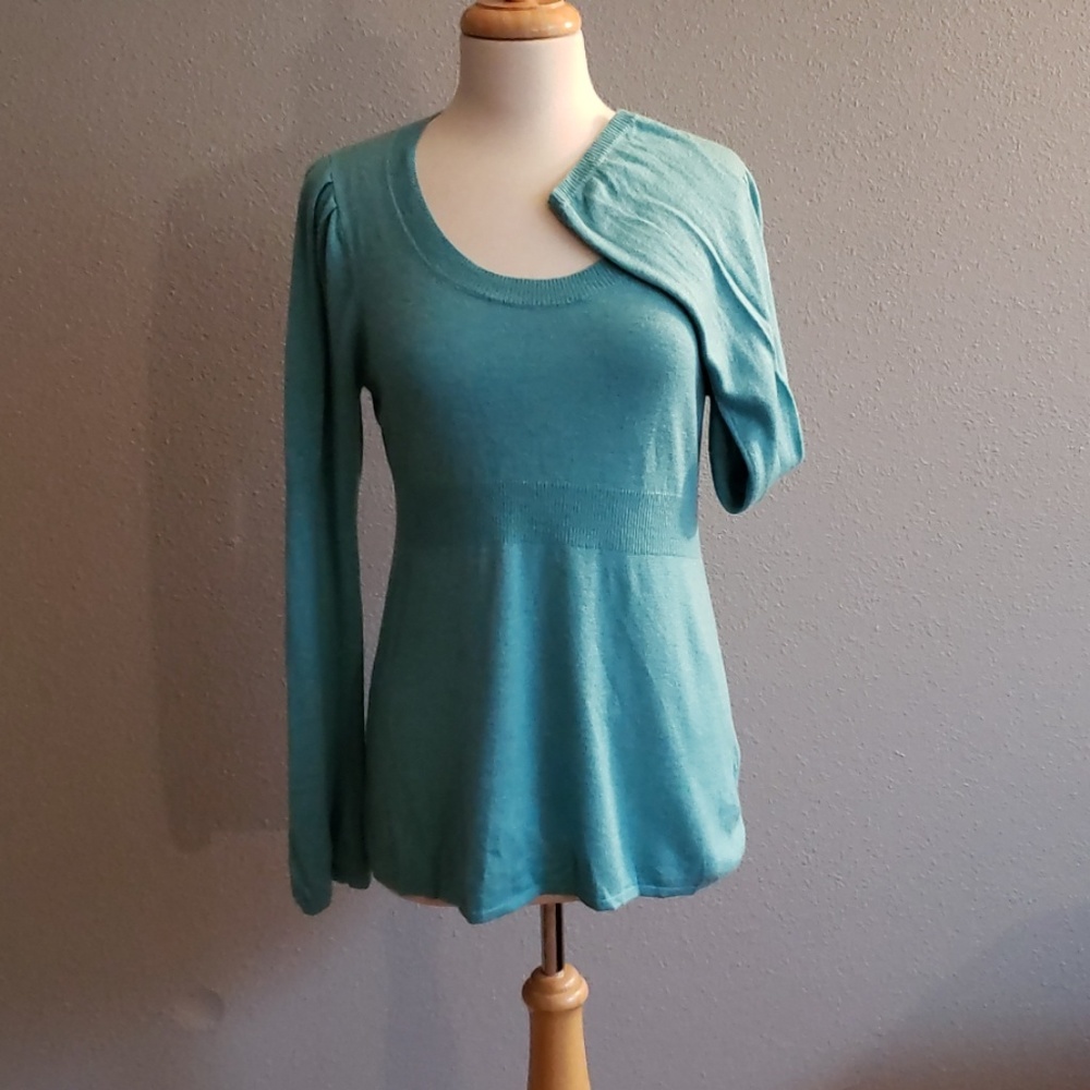 Scoop neck top